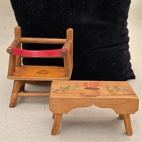 træstol-rosenbud-dukke-trætaburet-lund-dukkemoebler-gamle